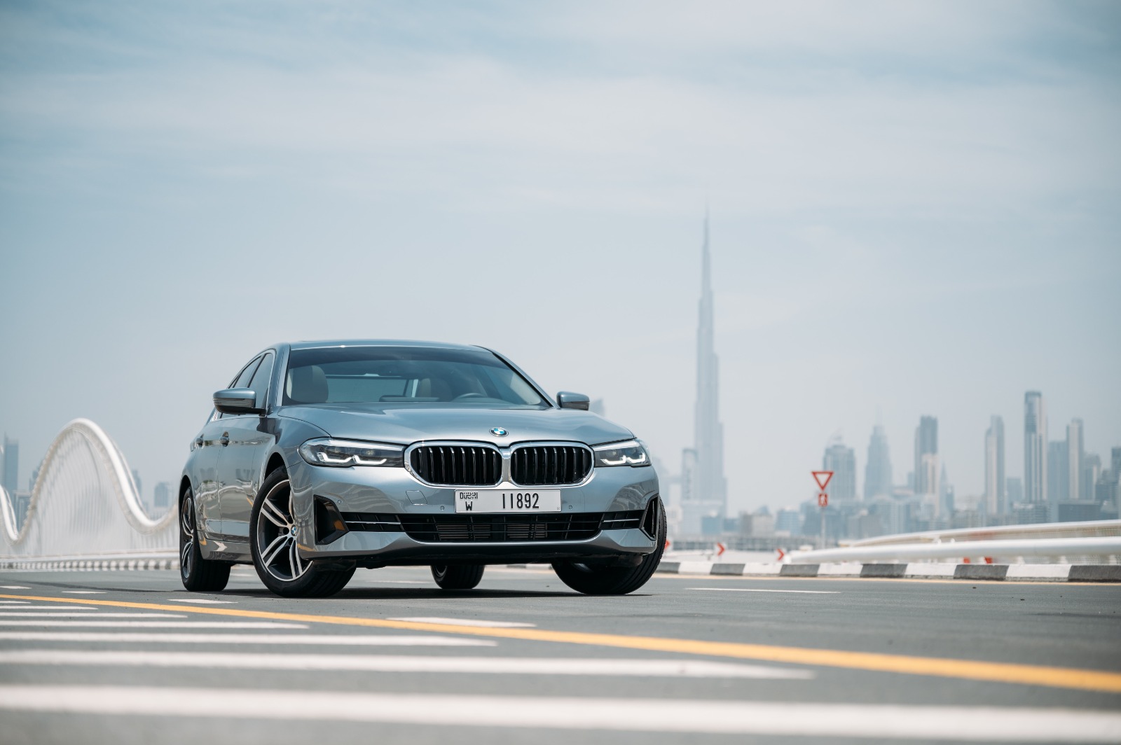 BMW 520i interior and exterior views - Image 1