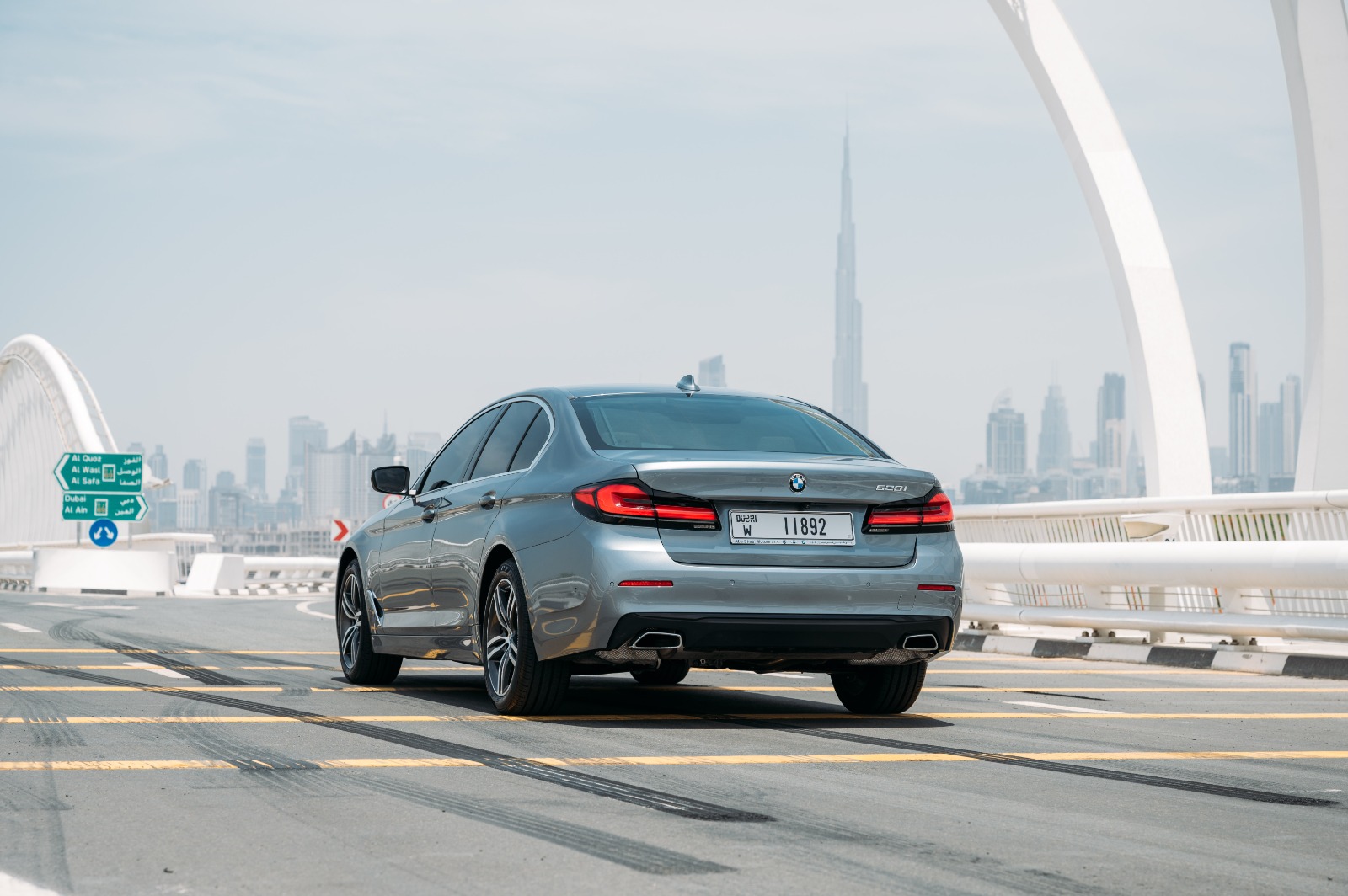 BMW 520i interior and exterior views - Image 3