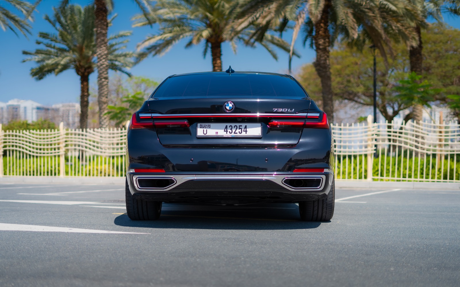 BMW 730Li interior and exterior views - Image 1
