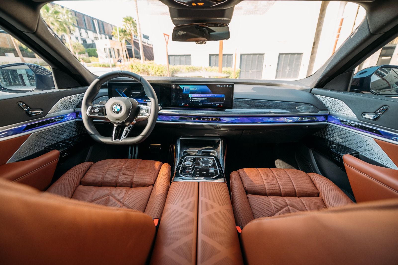 BMW 740Li interior and exterior views - Image 4