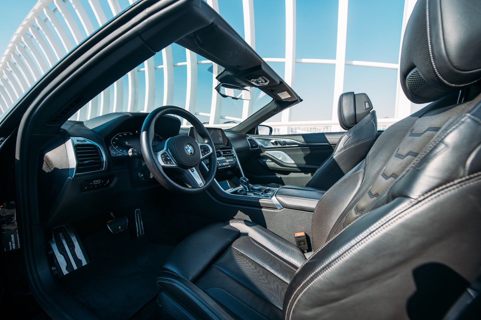 BMW 840i cabrio interior and exterior views - Image 4