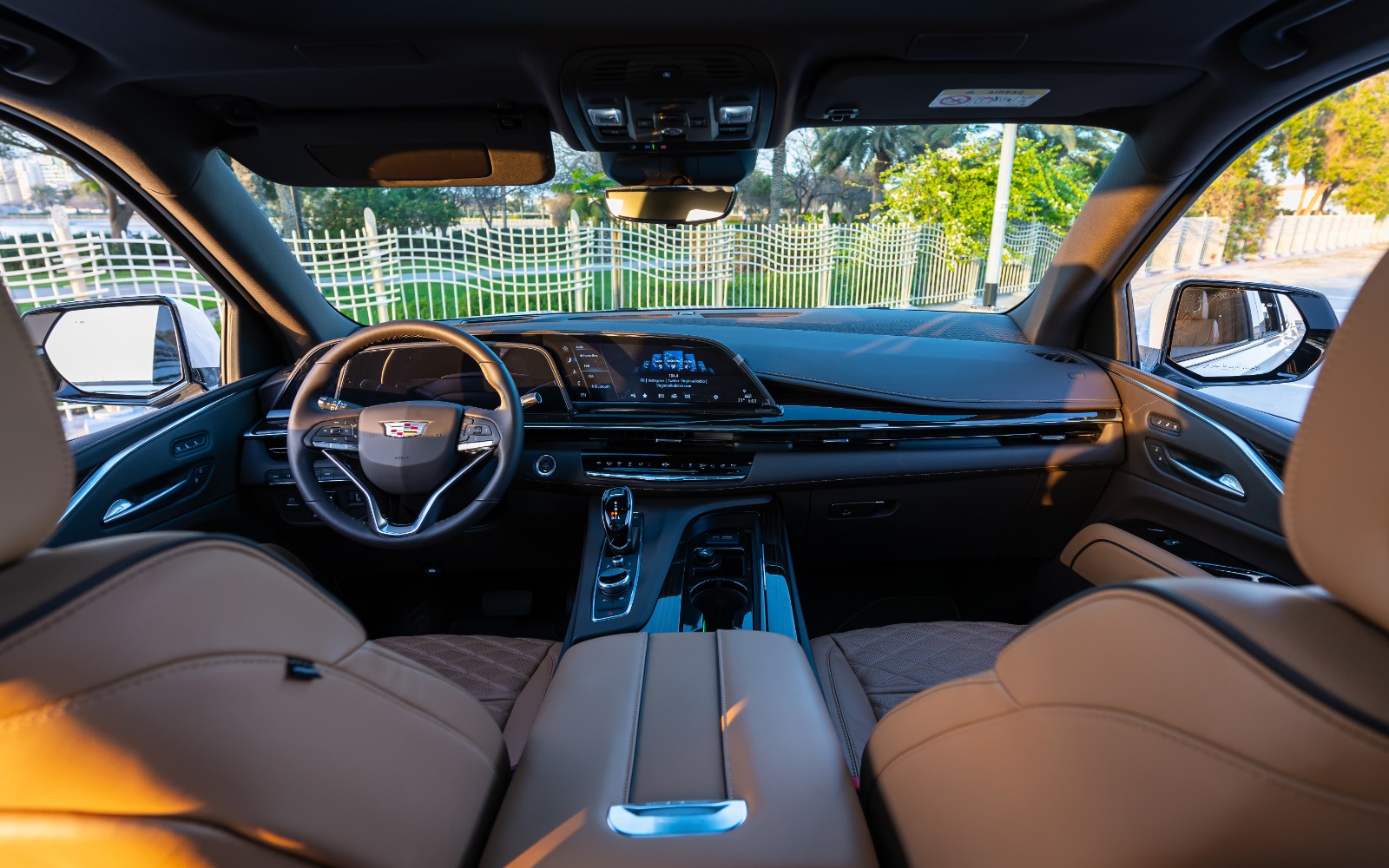 Cadillac Escalade interior and exterior views - Image 4