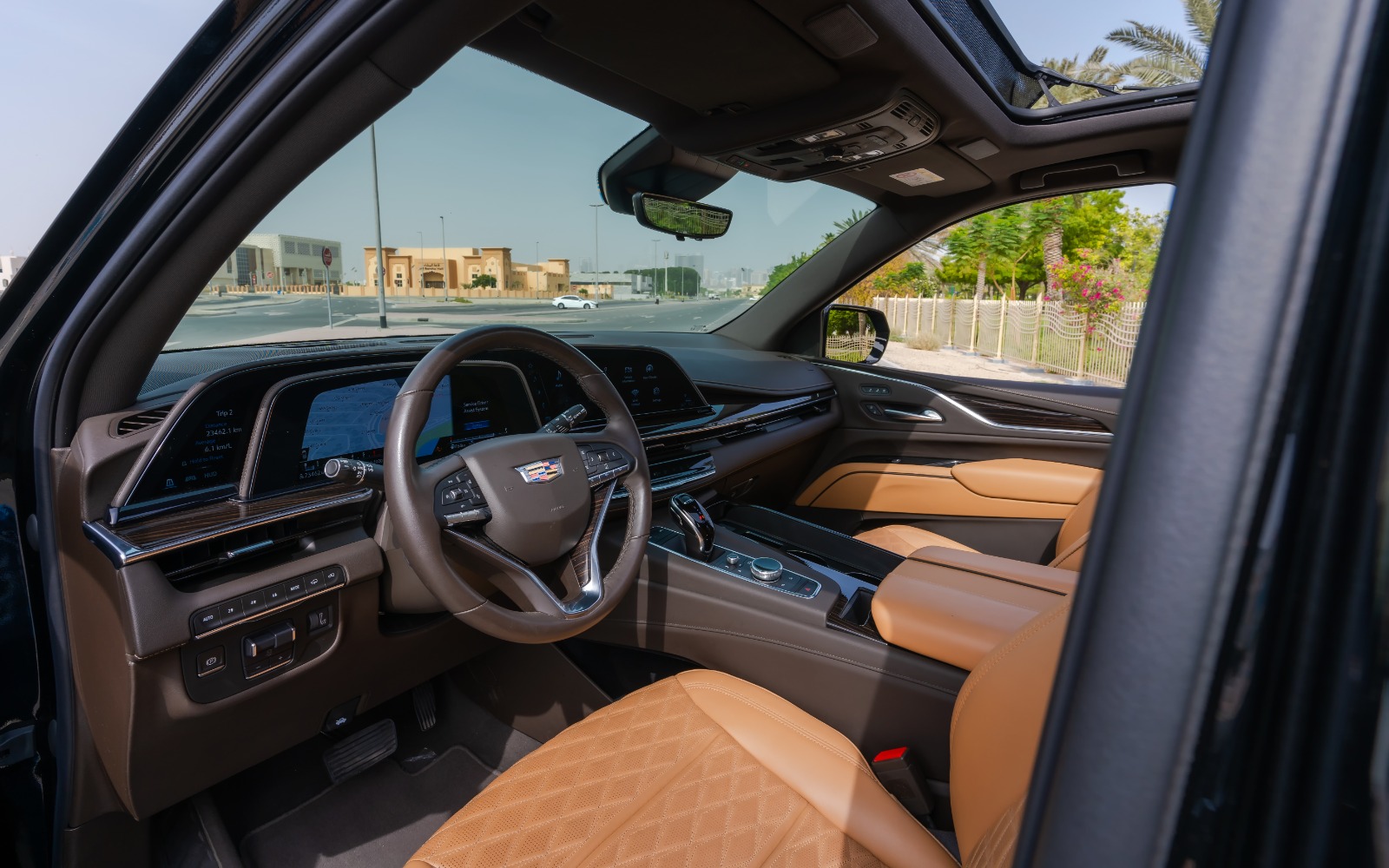 Cadillac Escalade XL interior and exterior views - Image 4