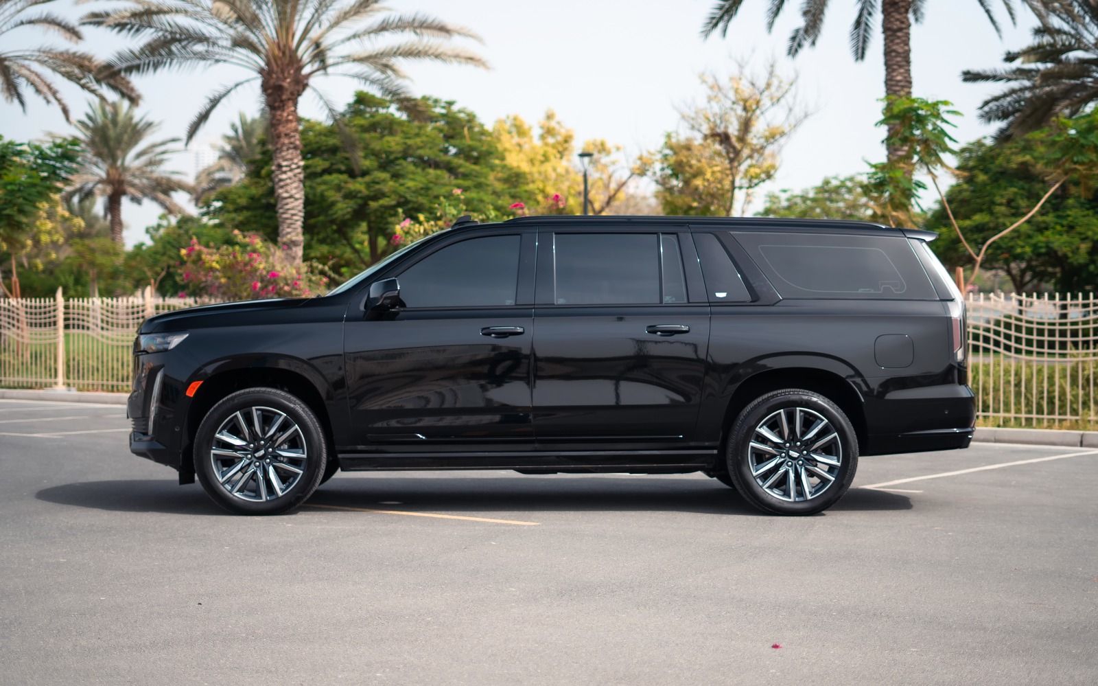 Cadillac Escalade XL interior and exterior views - Image 2