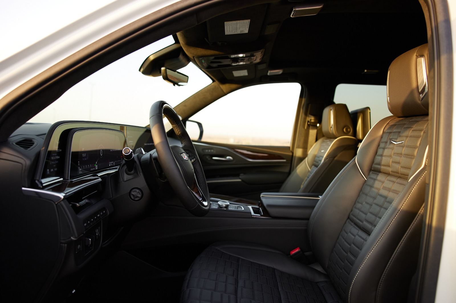 Cadillac Escalade interior and exterior views - Image 4