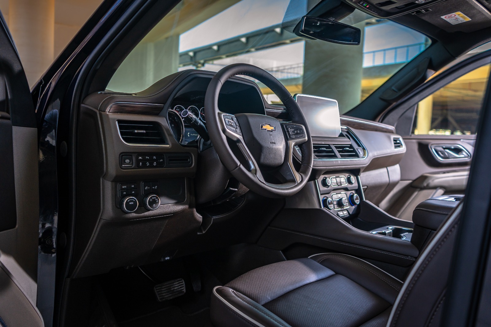 Chevrolet Tahoe interior and exterior views - Image 4