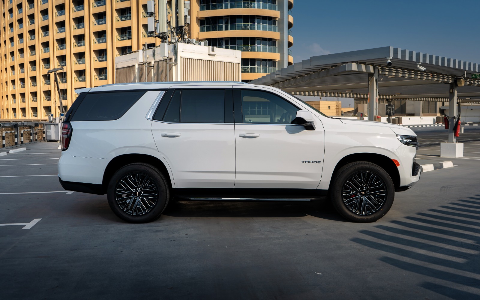 Chevrolet Tahoe interior and exterior views - Image 2