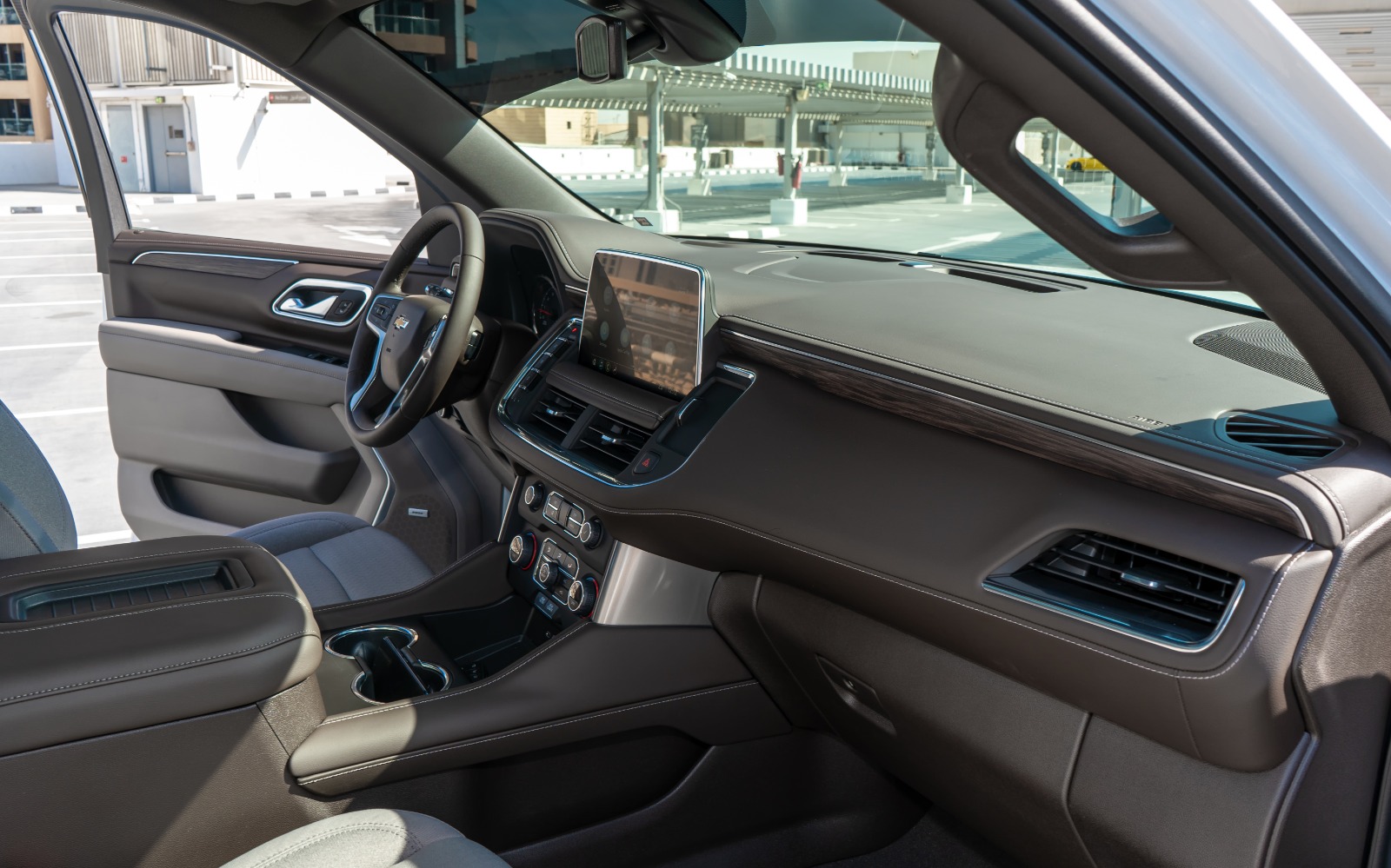 Chevrolet Tahoe interior and exterior views - Image 4