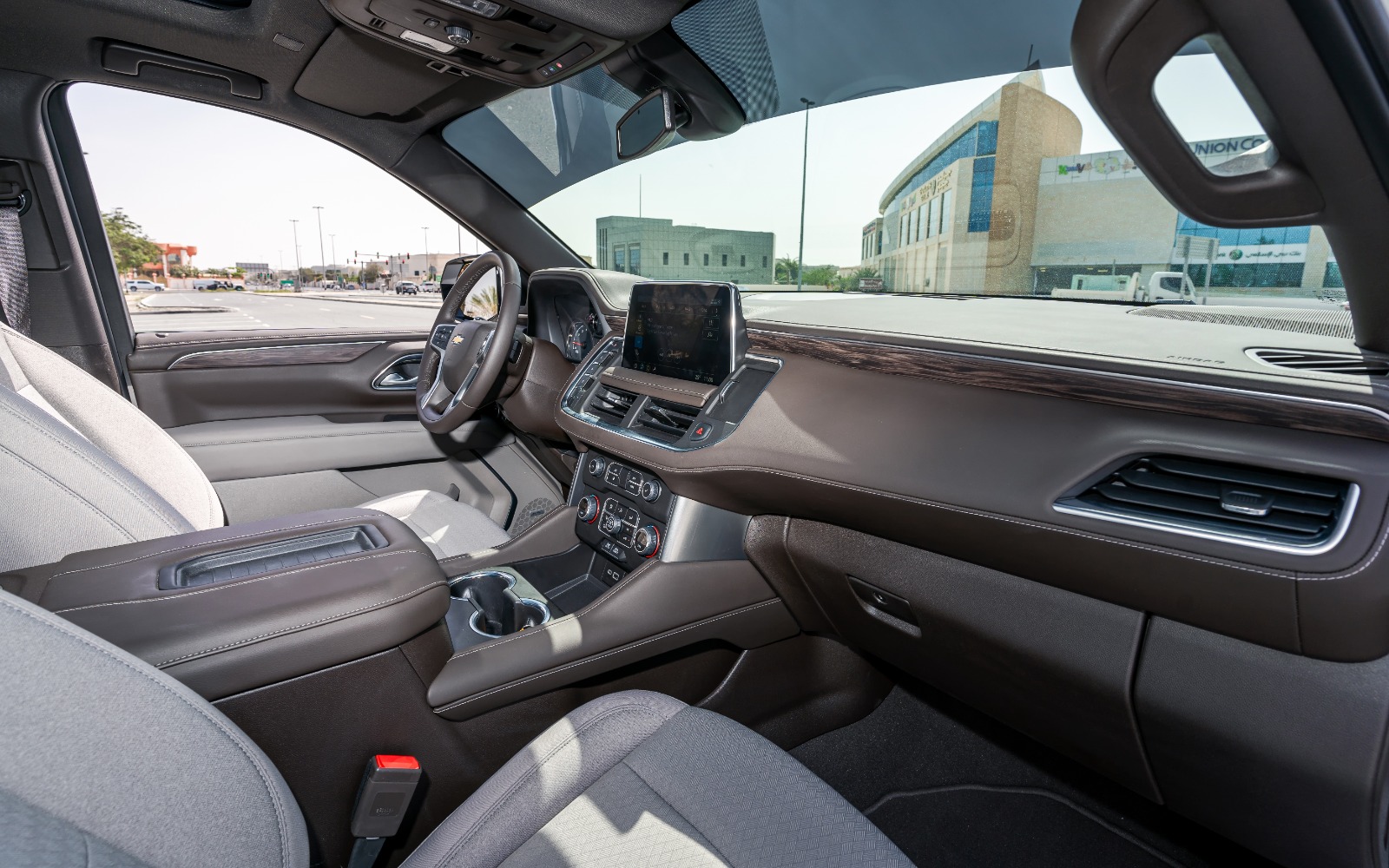 Chevrolet Tahoe interior and exterior views - Image 4