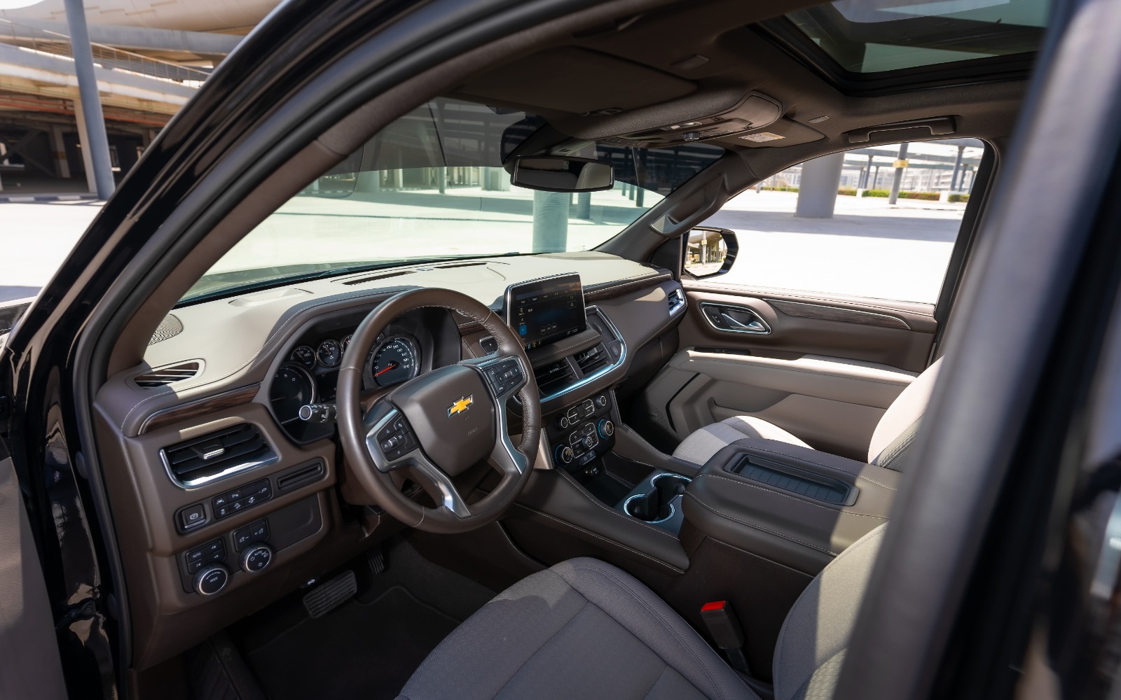 Chevrolet Tahoe interior and exterior views - Image 4