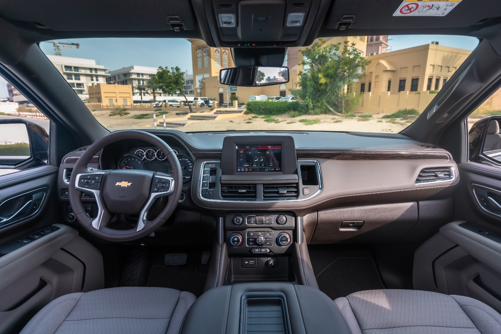Chevrolet Tahoe interior and exterior views - Image 4