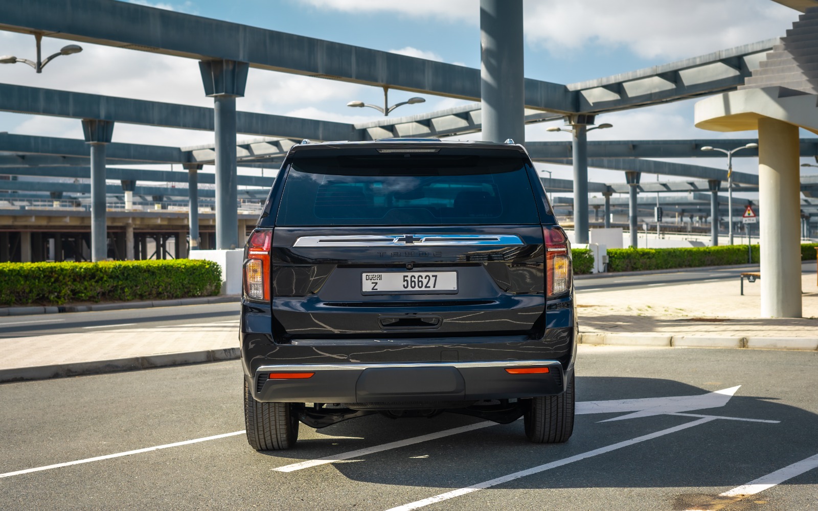 Chevrolet Tahoe interior and exterior views - Image 3