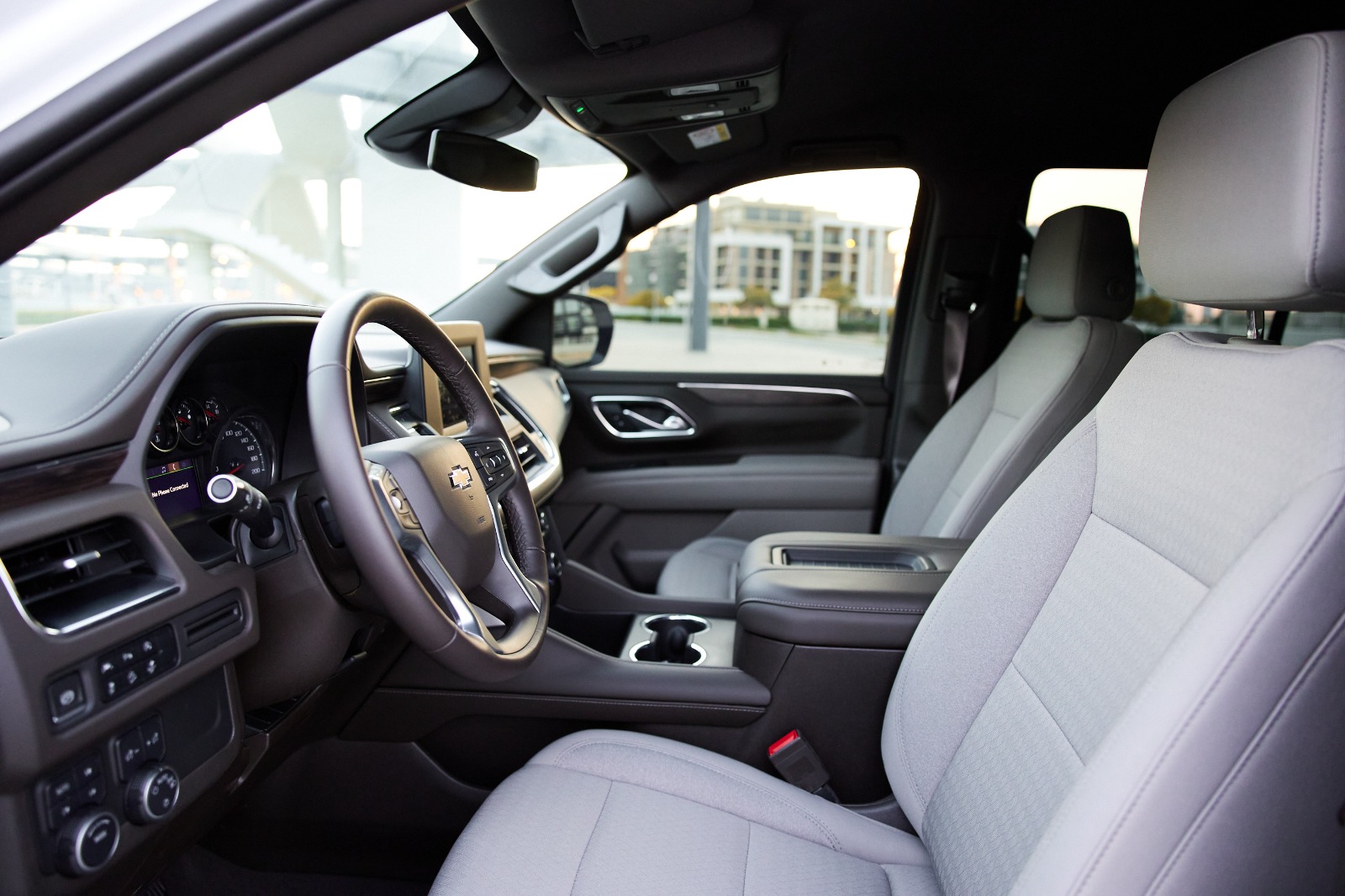 Chevrolet Tahoe interior and exterior views - Image 4