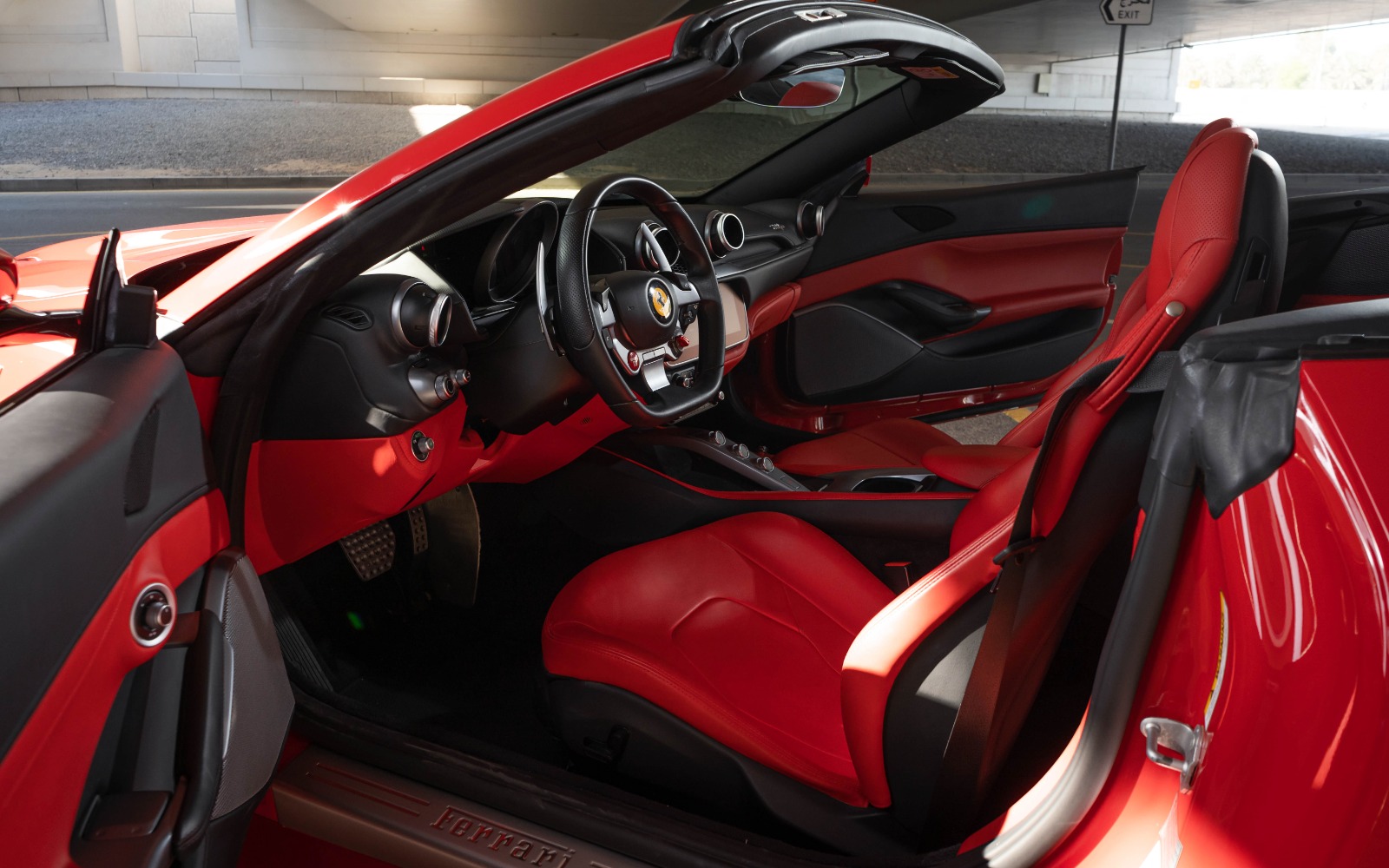 Ferrari Portofino Rosso RED ROOF interior and exterior views - Image 4