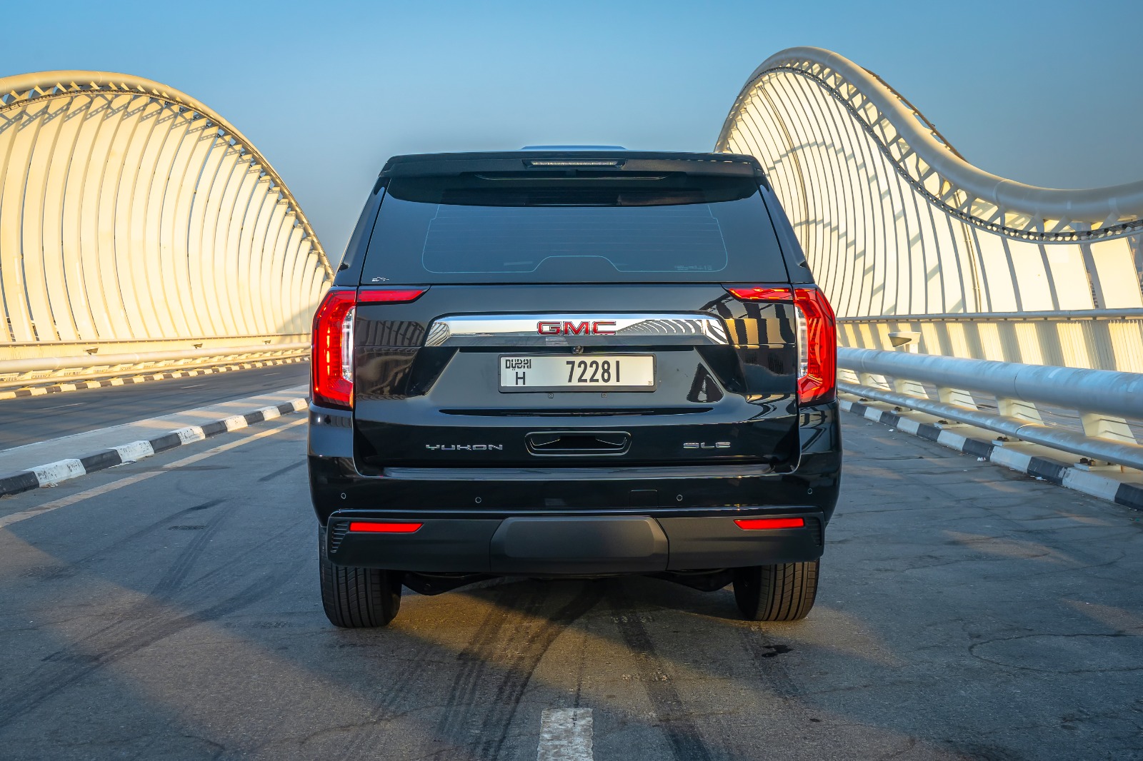 GMC Yukon XL interior and exterior views - Image 3