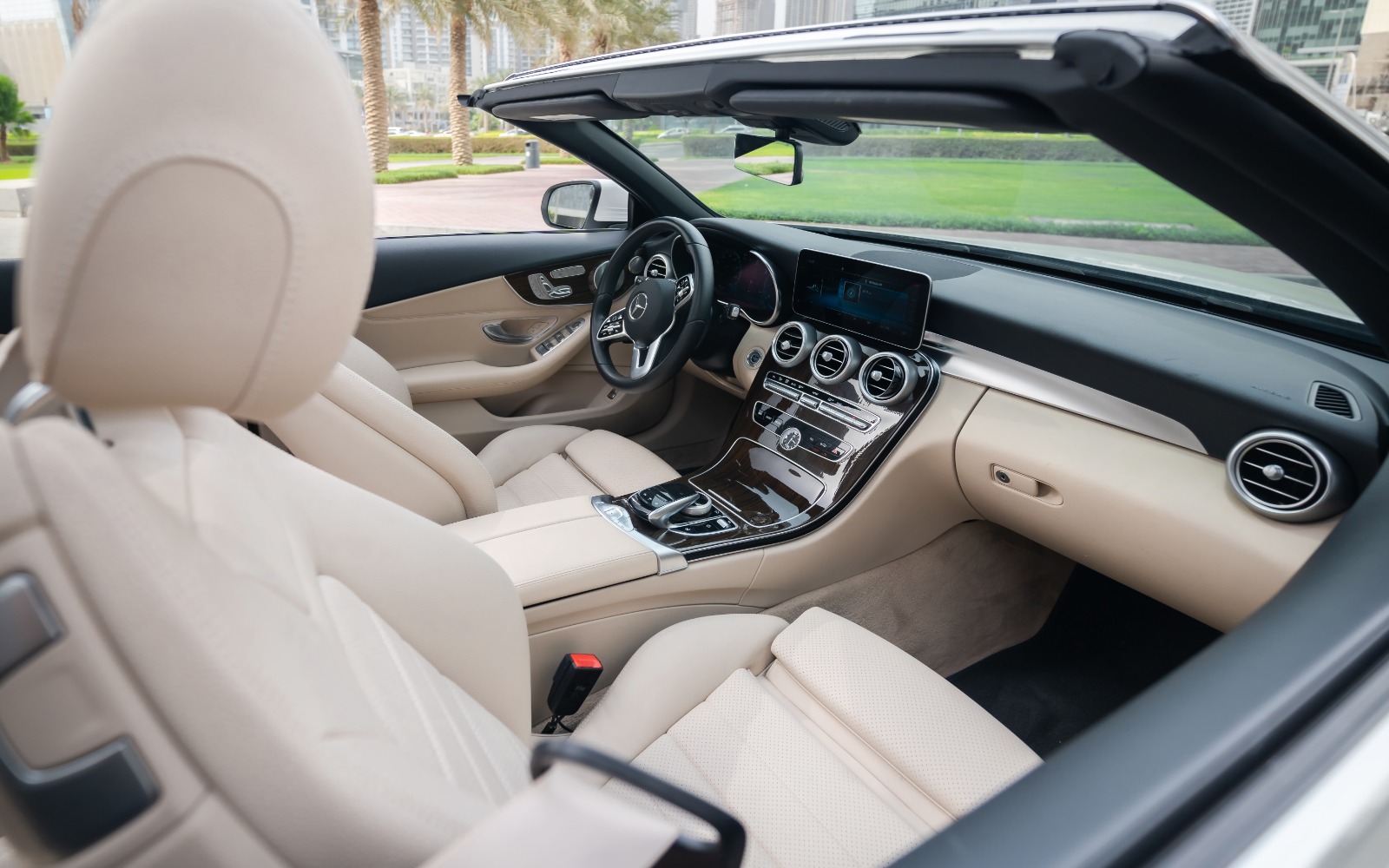 Mercedes C300 Cabrio interior and exterior views - Image 4