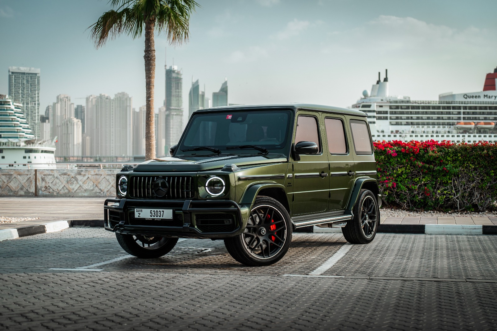 Mercedes G63 interior and exterior views - Image 1