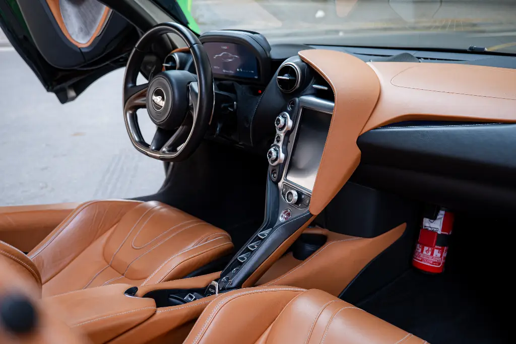 McLaren 720S Spider interior and exterior views - Image 6