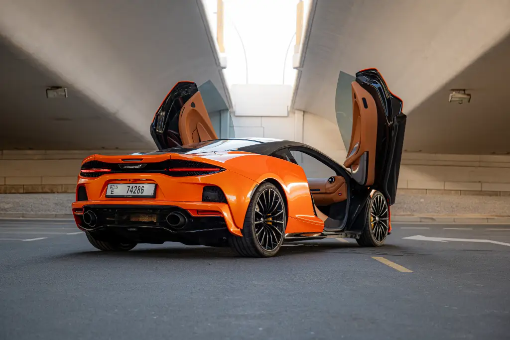 McLaren GT interior and exterior views - Image 4