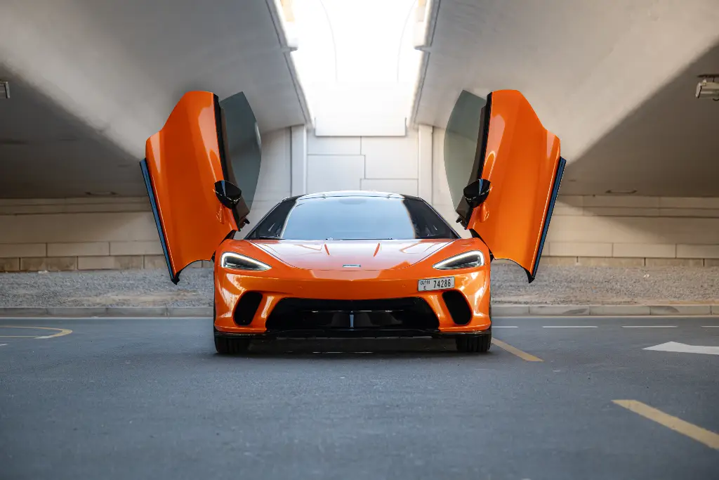 McLaren GT interior and exterior views - Image 2