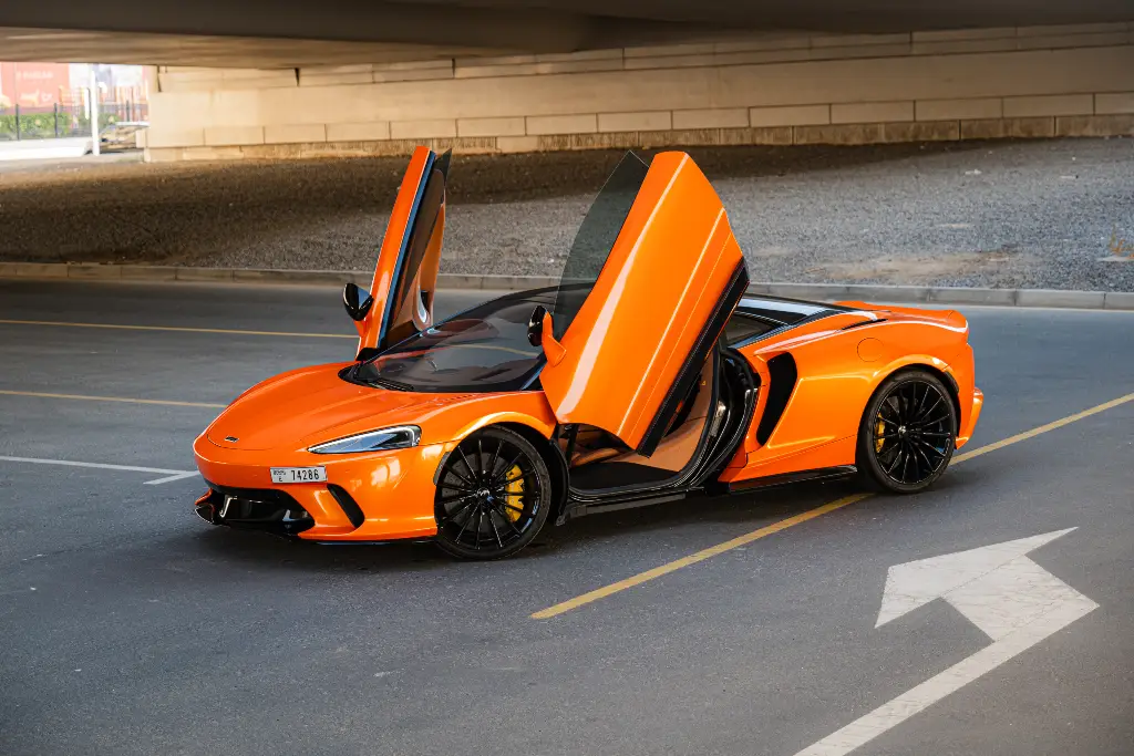 McLaren GT interior and exterior views - Image 1