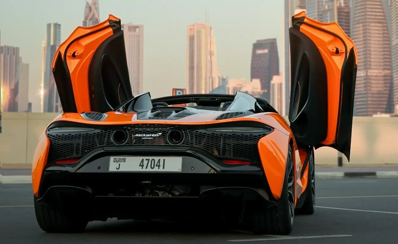 McLaren Artura interior and exterior views - Image 4