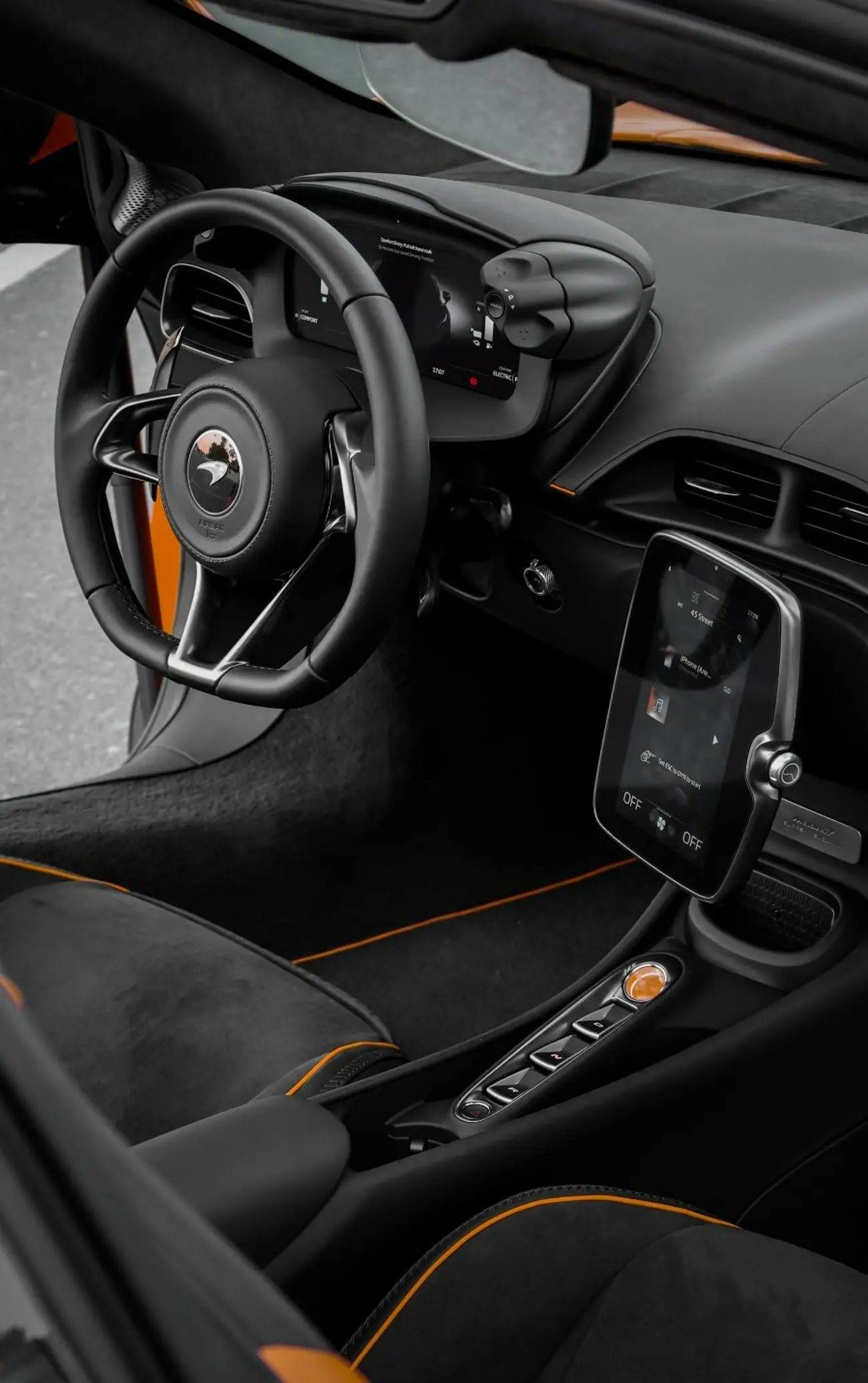 McLaren Artura interior and exterior views - Image 6