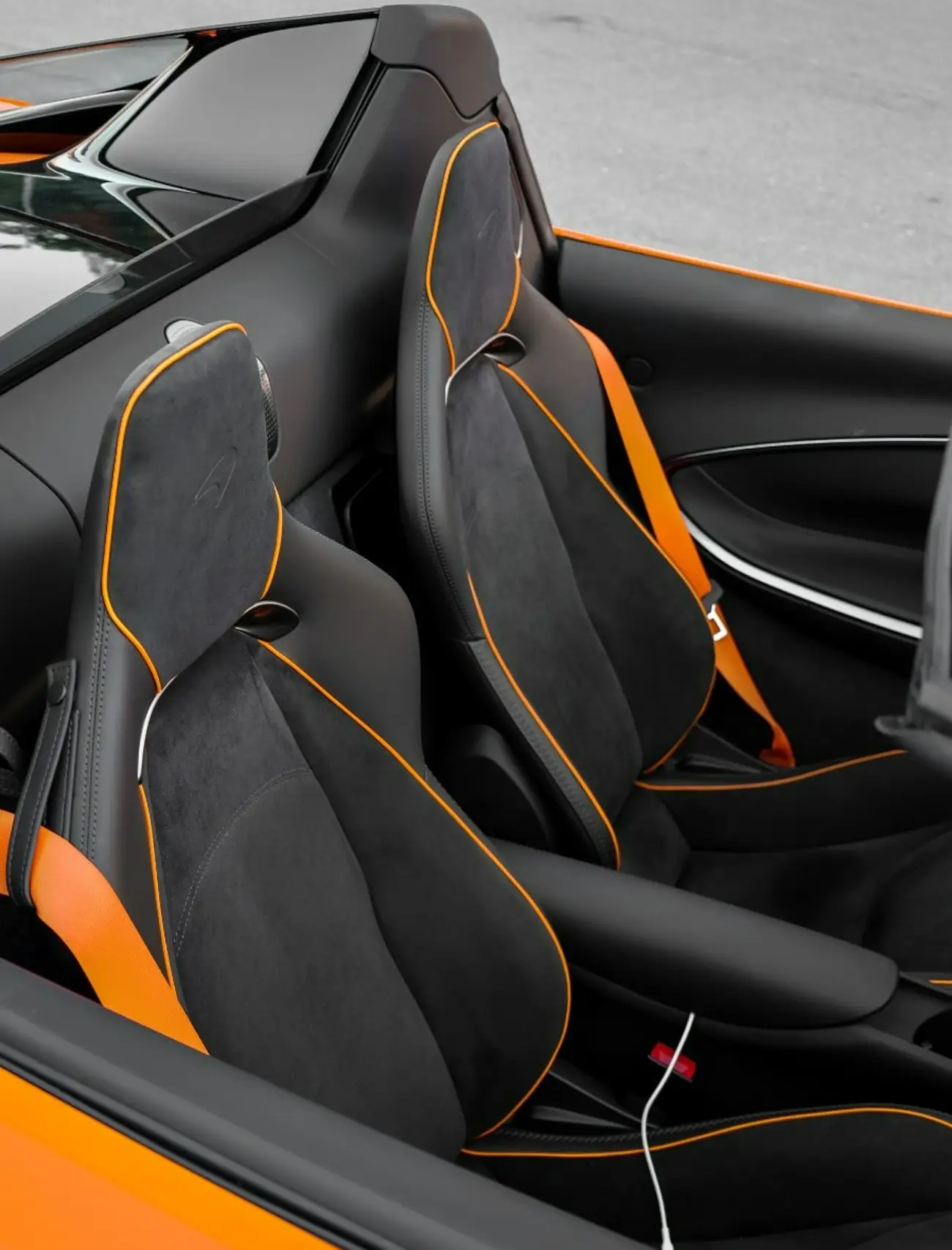 McLaren Artura interior and exterior views - Image 8