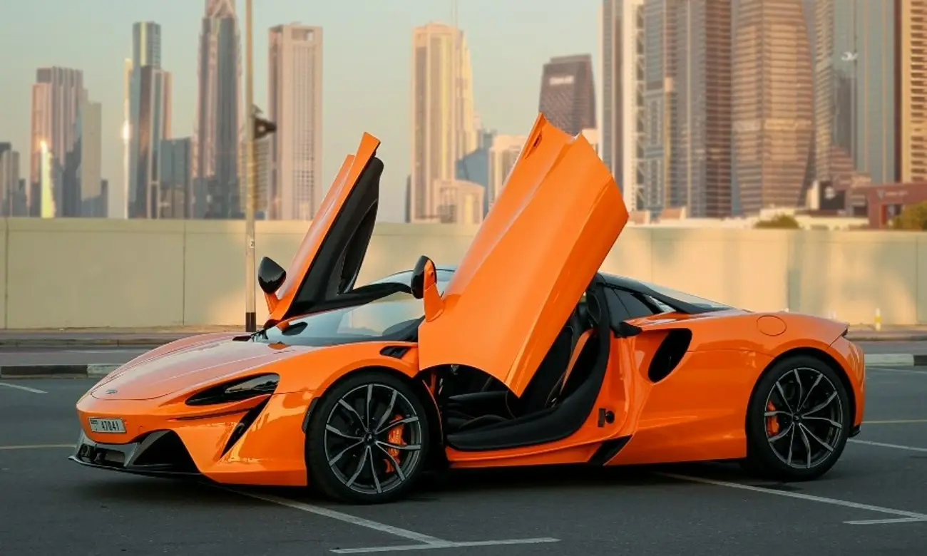 McLaren Artura interior and exterior views - Image 1