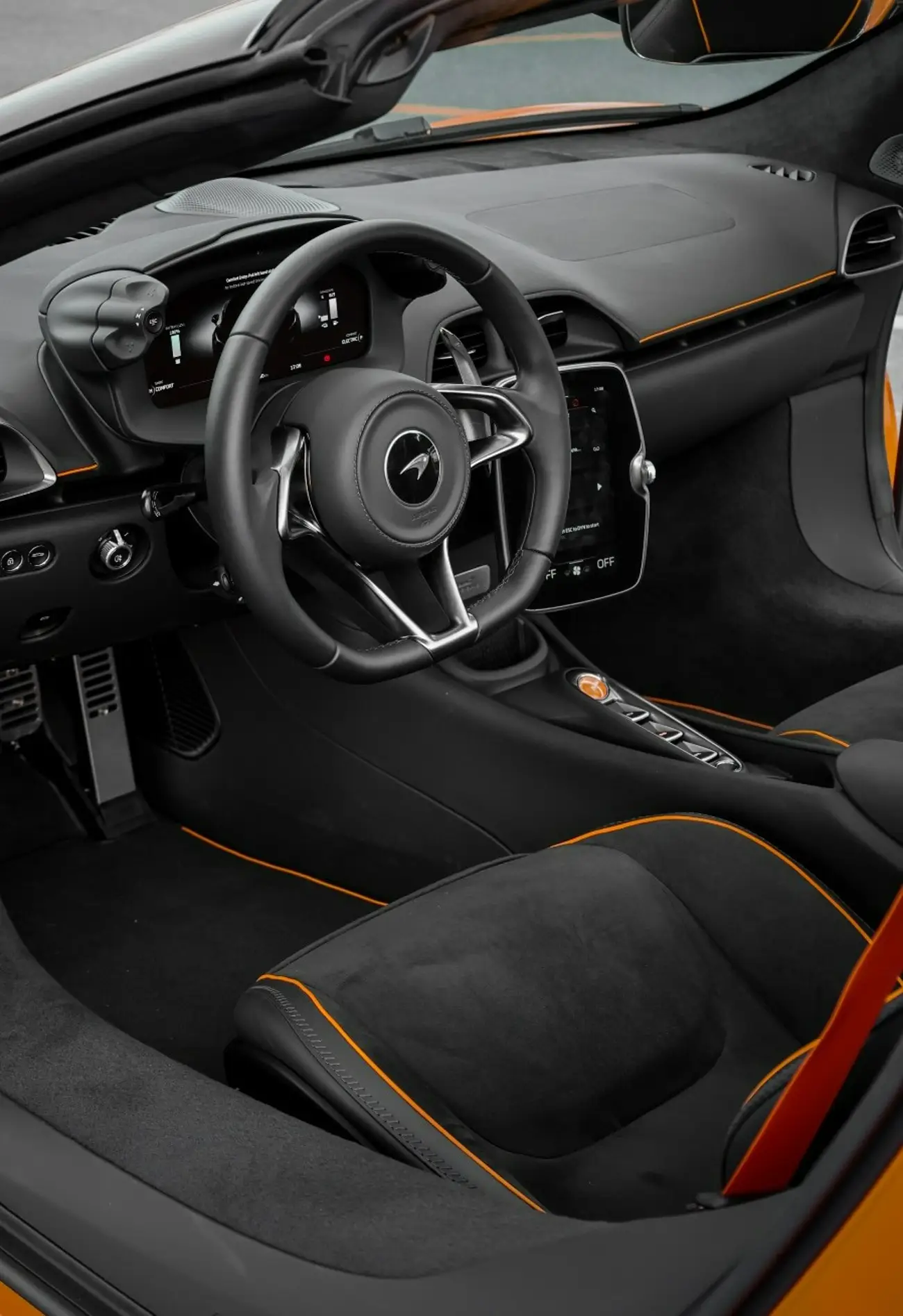 McLaren Artura interior and exterior views - Image 5