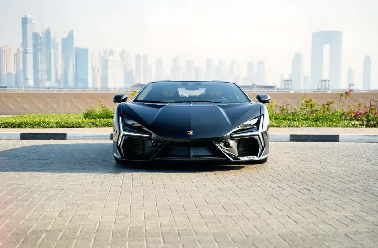 Lamborghini Revuelto interior and exterior views - Image 1