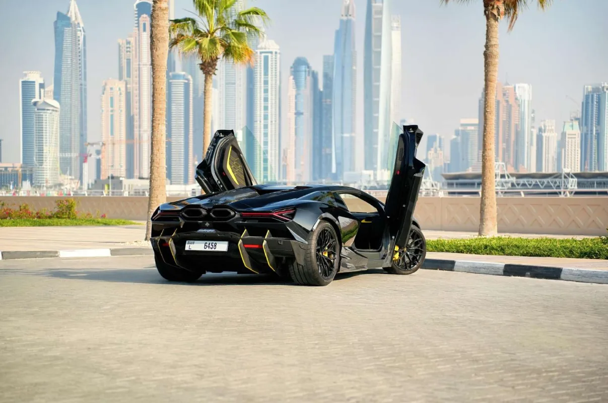 Lamborghini Revuelto interior and exterior views - Image 2