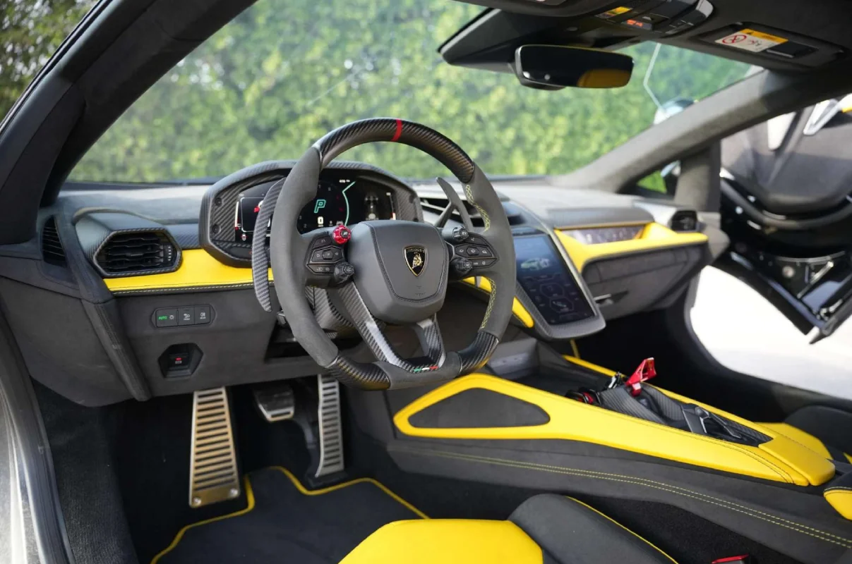 Lamborghini Revuelto interior and exterior views - Image 4