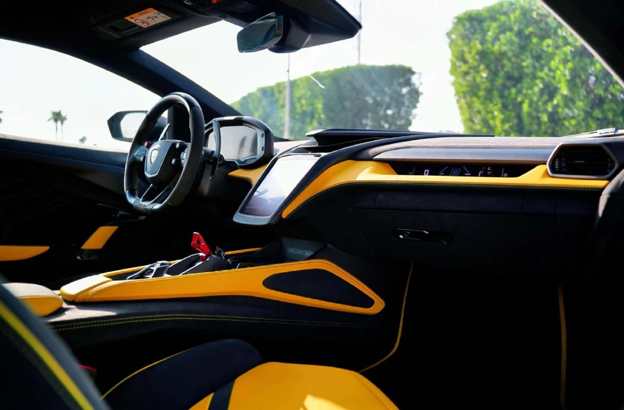 Lamborghini Revuelto interior and exterior views - Image 5