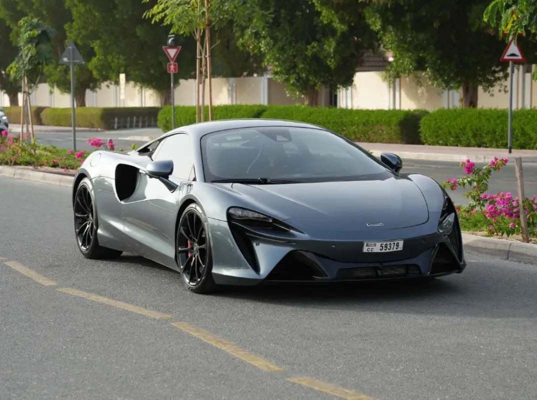 McLaren Artura interior and exterior views - Image 1