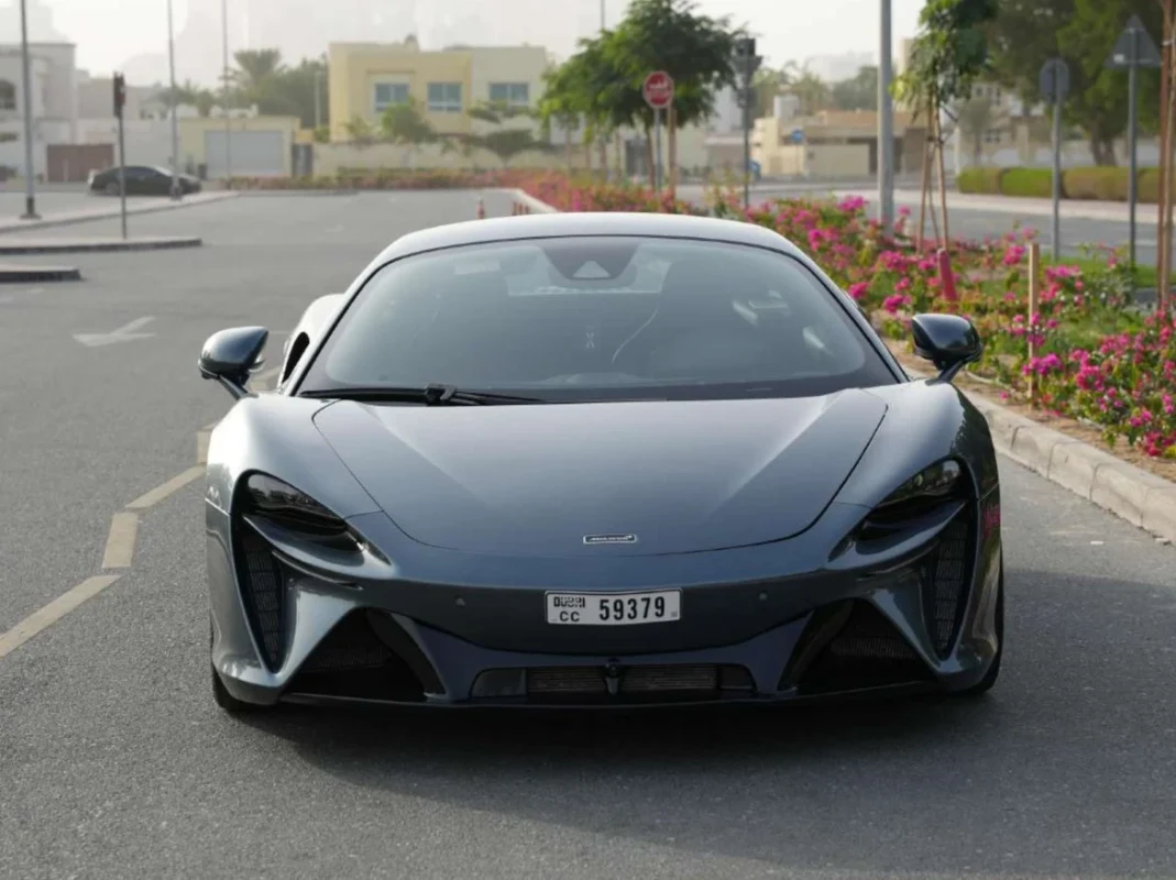 McLaren Artura interior and exterior views - Image 2