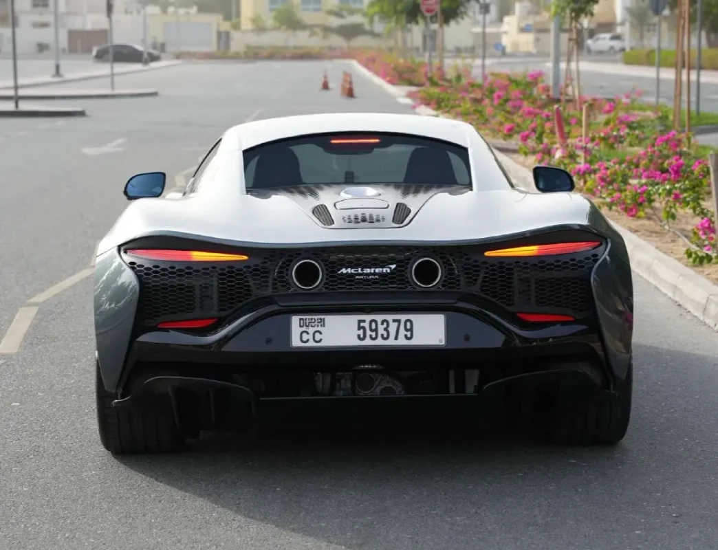 McLaren Artura interior and exterior views - Image 4