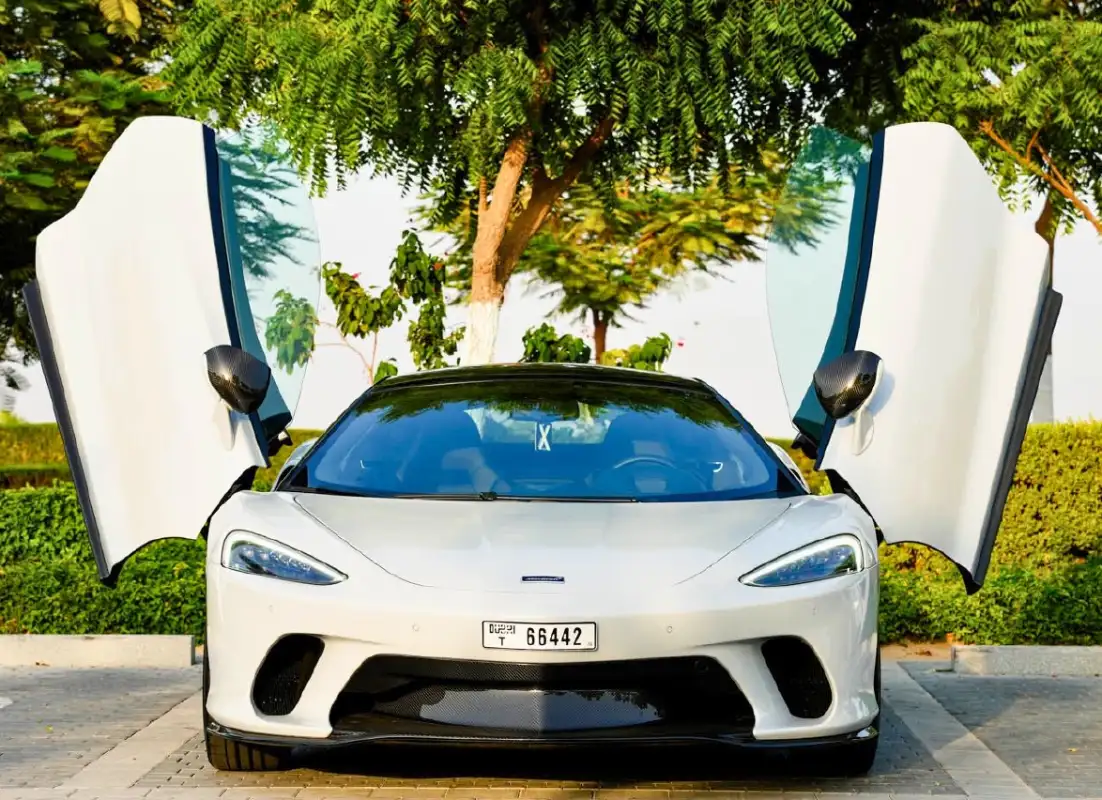McLaren Artura interior and exterior views - Image 1