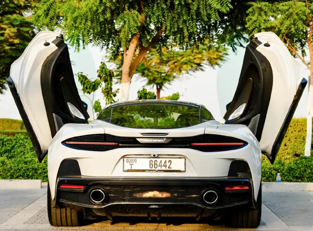 McLaren Artura interior and exterior views - Image 5