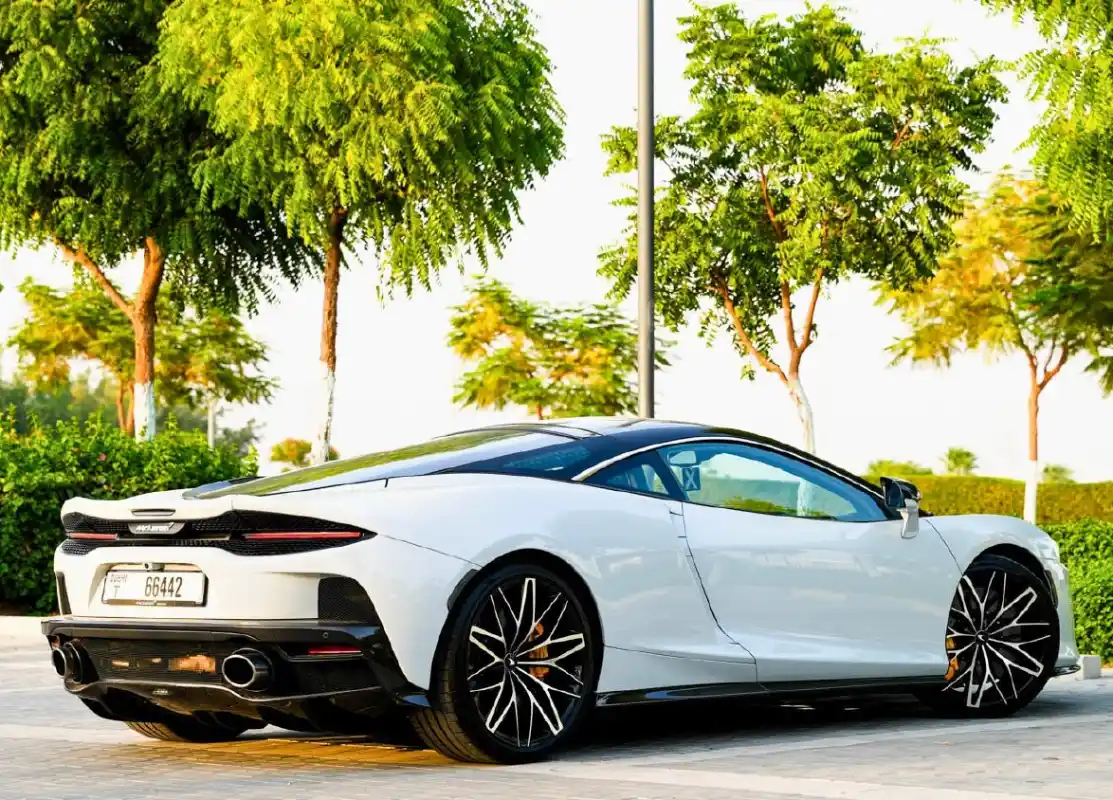 McLaren Artura interior and exterior views - Image 7