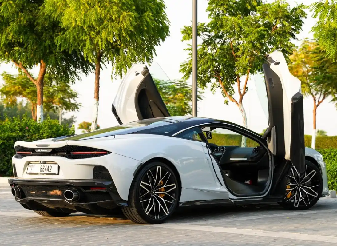 McLaren Artura interior and exterior views - Image 6