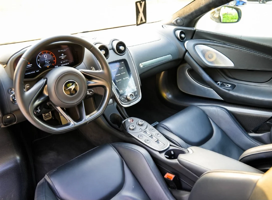 McLaren Artura interior and exterior views - Image 8