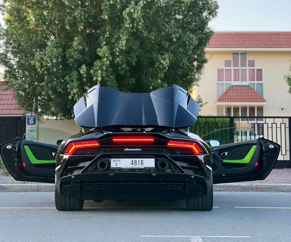 Lamborghini Huracan EVO interior and exterior views - Image 4