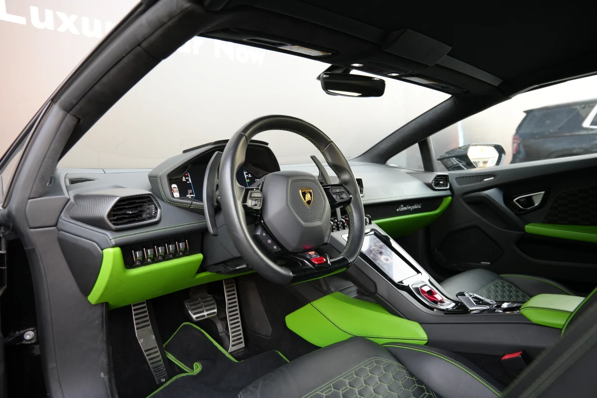Lamborghini Huracan EVO interior and exterior views - Image 5