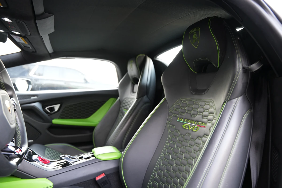 Lamborghini Huracan EVO interior and exterior views - Image 6