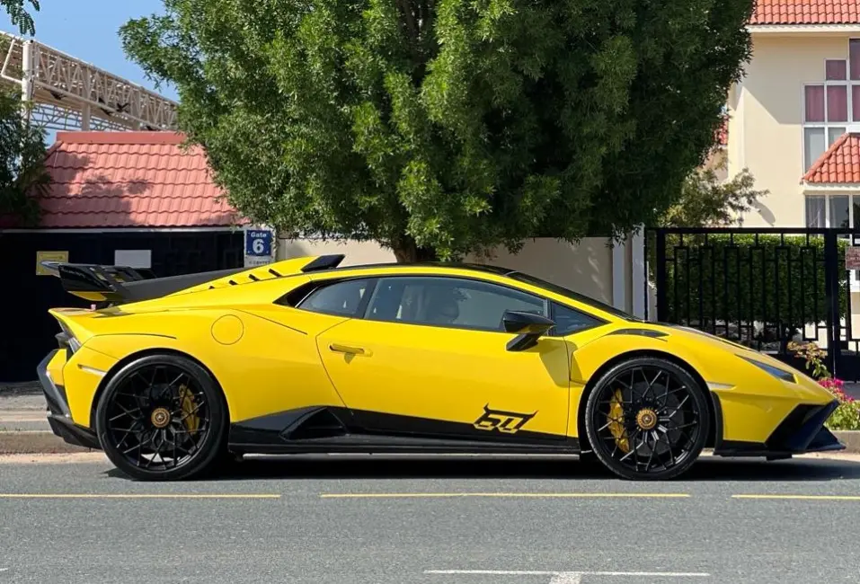 Lamborghini Huracan STO interior and exterior views - Image 2