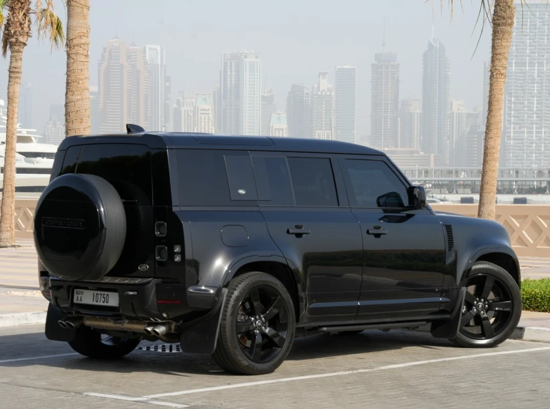 Land Rover Defender V8 interior and exterior views - Image 1