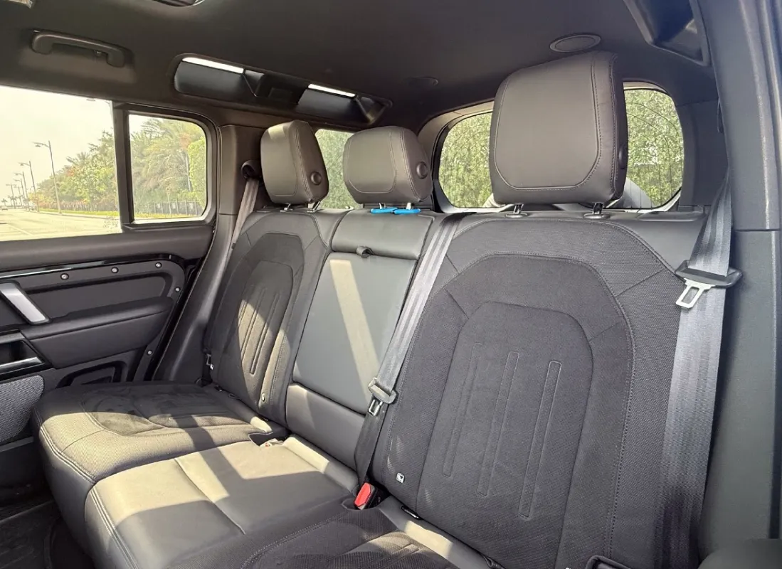 Land Rover Defender V8 interior and exterior views - Image 5