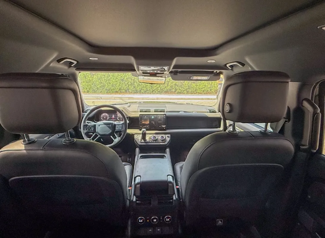Land Rover Defender V8 interior and exterior views - Image 3