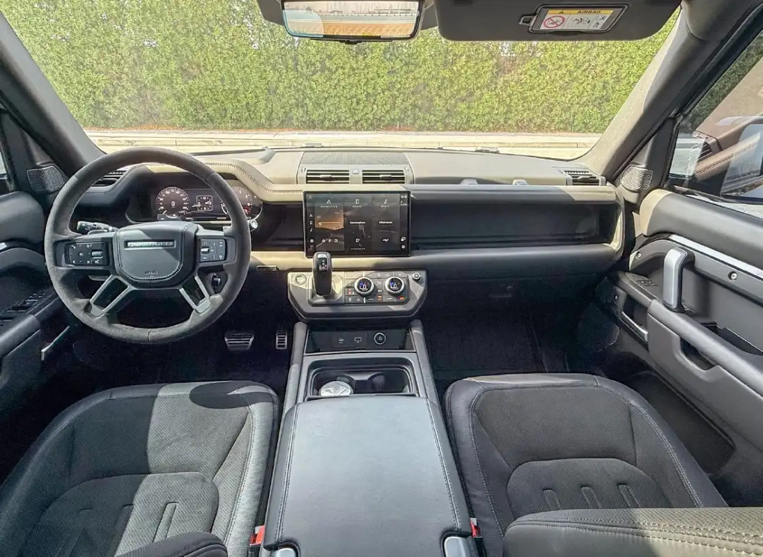 Land Rover Defender V8 interior and exterior views - Image 2
